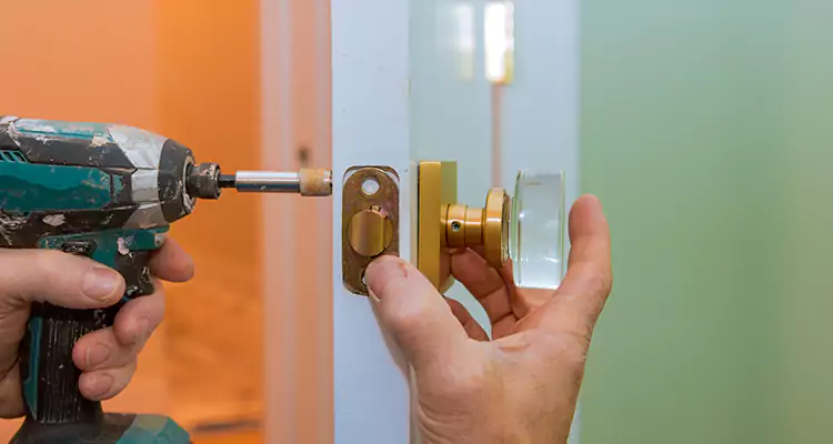 Broken Door Knob Fix in Milpitas, CA