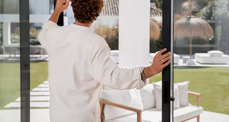 Sliding Screen Door Maintenance for Closing Issues in Milpitas, CA